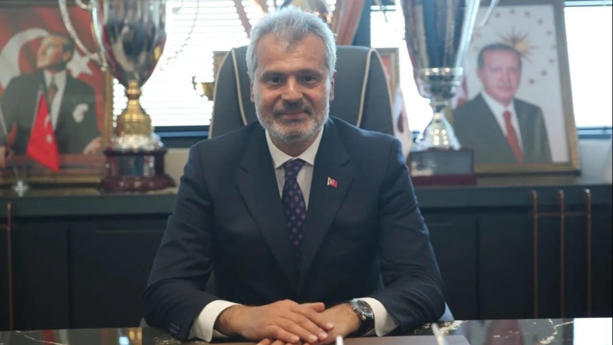 Depremzedeler konteynerde, AKP’li başkan bisiklet peşinde