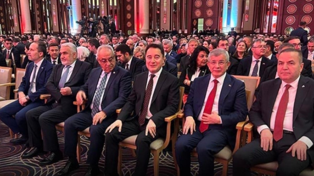 Külliye'deki 29 Ekim resepsiyonunda dikkat çeken kare