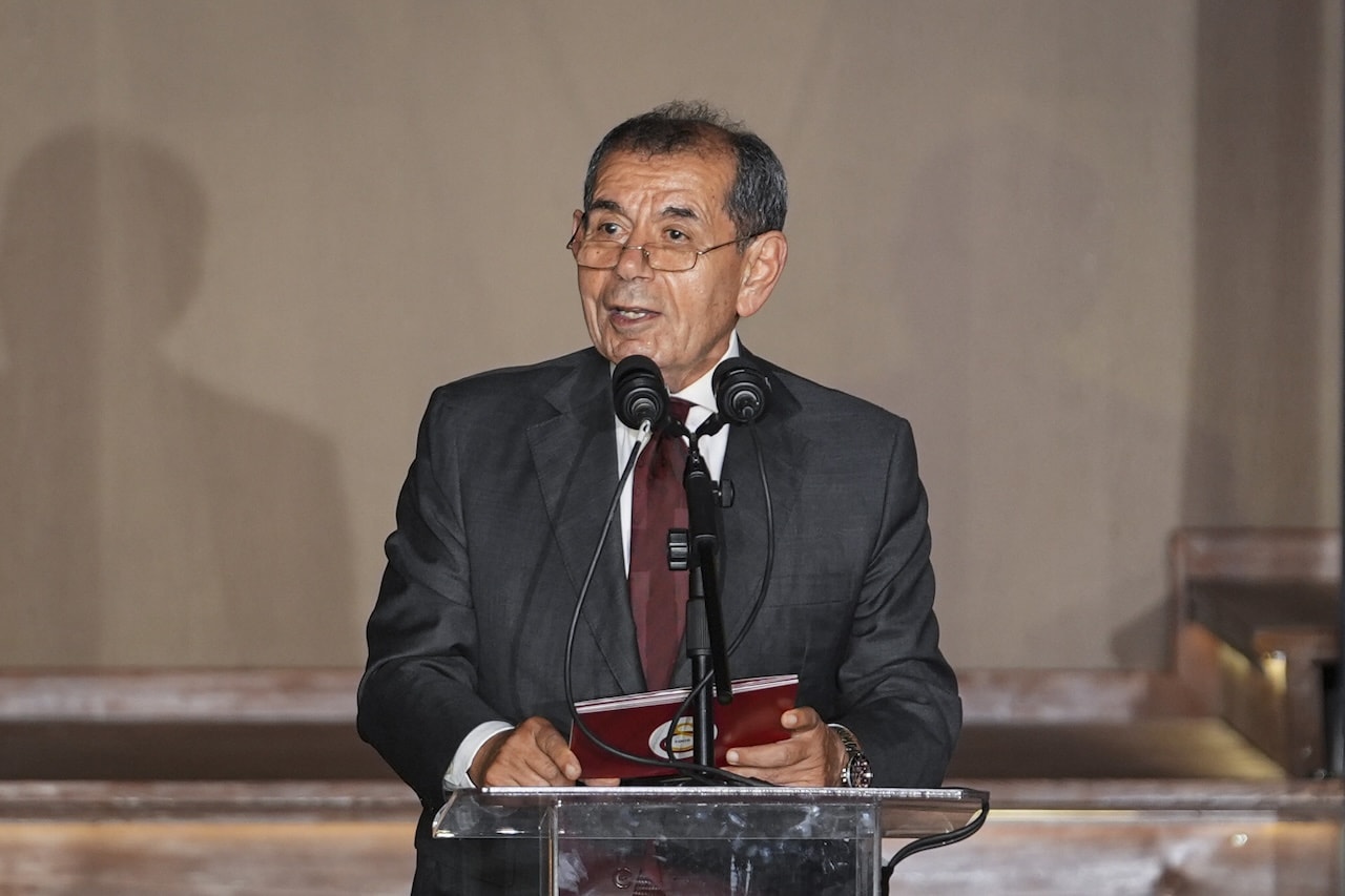 Dursun Özbek açıkladı! Dev Atatürk heykeli