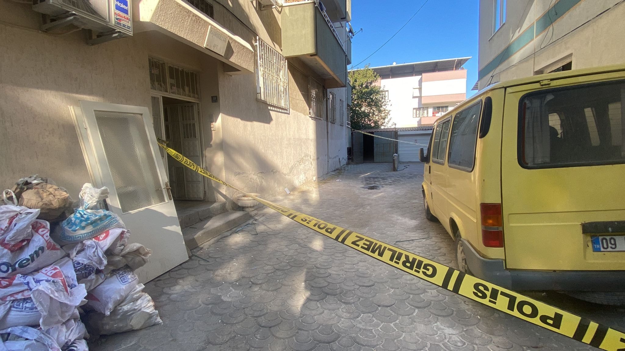 Çamaşır asarken dengesini yitirdi, 5'inci kattan düştü