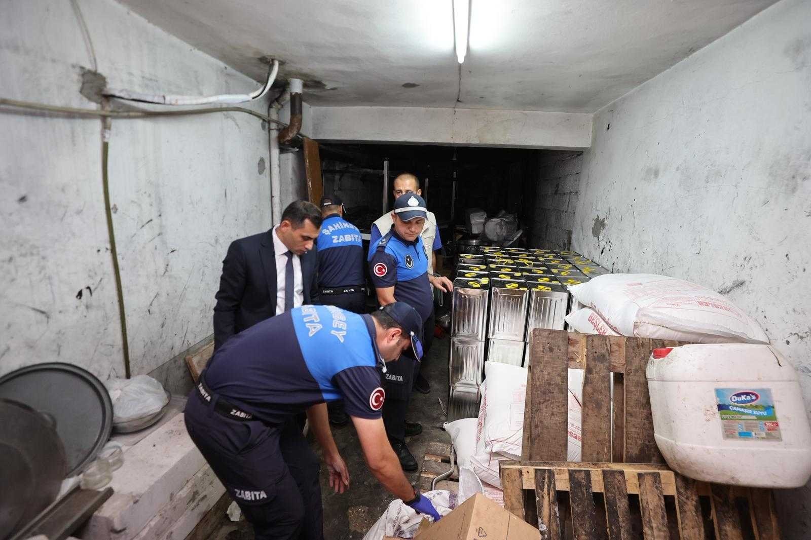 Tarihi geçmiş ürünleri rafa dizmiş satarken yakalandı!