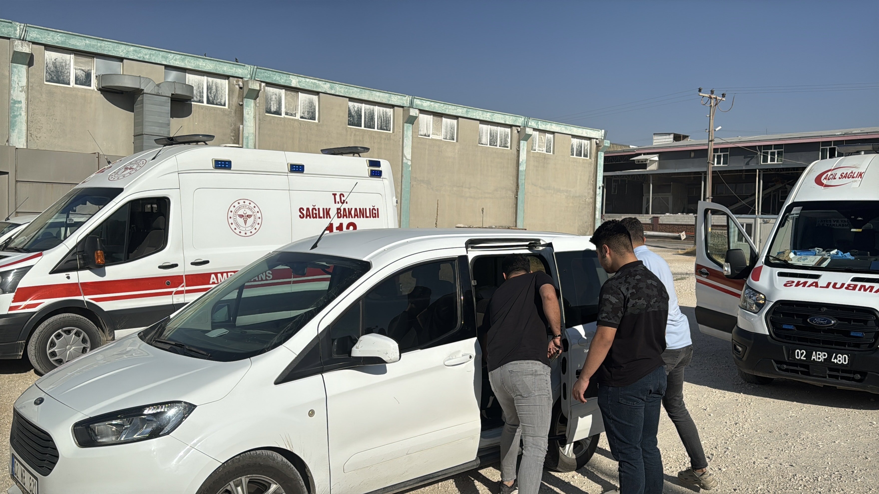 Konteynerde dehşet: Annesiyle kavga eden babasını bıçakladı