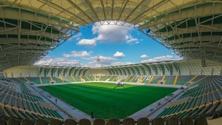 Daha dün kupa kaldırıyordu! Bugün internet sitesini bile satışa çıkarttı