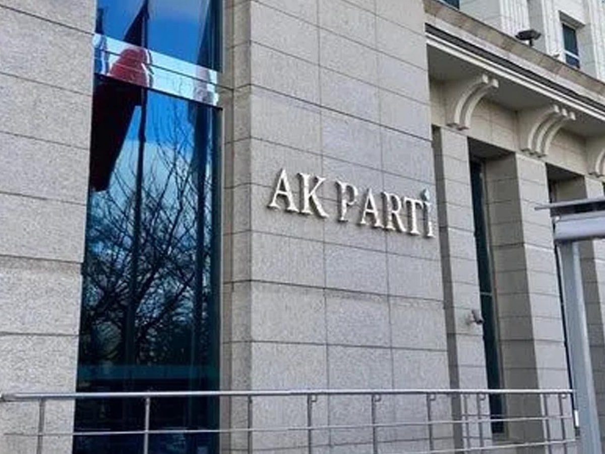 AKP İstanbul'da istifa depremi! Sosyal medyadan duyurdu.