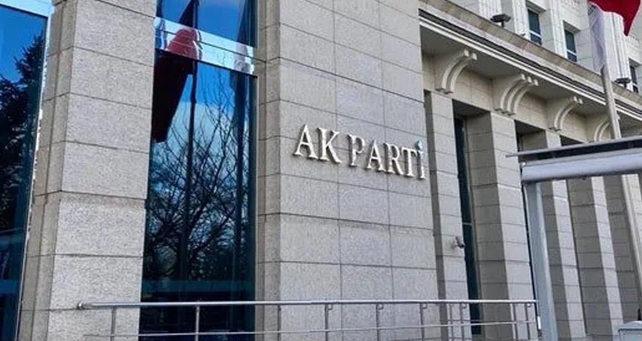 AKP İstanbul’da deprem! 3 başkan görevden alındı AKP İstanbul’da deprem! 3 başkan görevden alındı