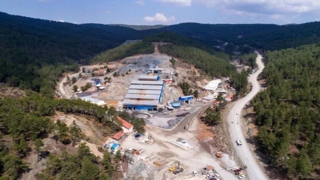 Madencilik sahasında iş makineleri