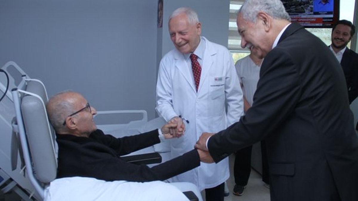 Bülent Arınç, Hikmet Çetin'i ziyaret etti