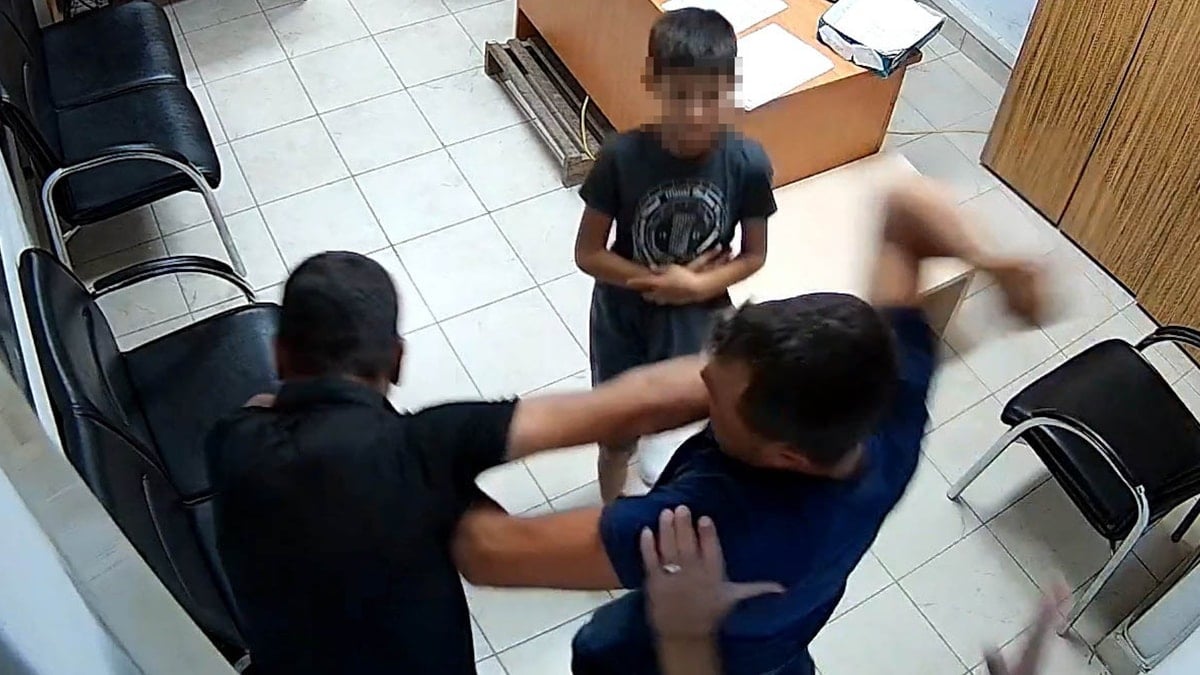 Karakolda kayınbirader dayağı: Dehşet anları kamerada!