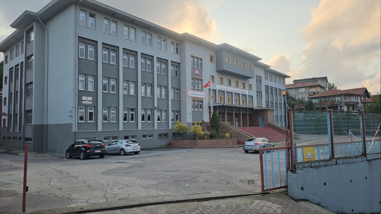 Lisede akran zorbalığı: ‘Sigara kullanmıyorum’ diyen arkadaşının çenesini kırdı