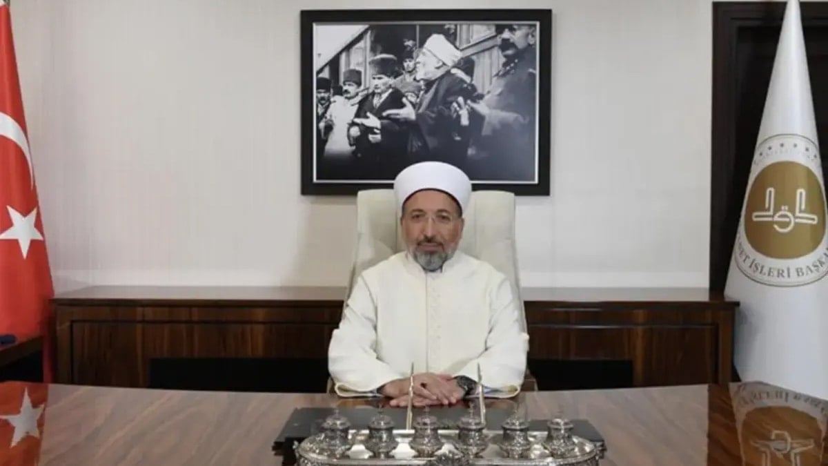 Diyanet İşleri Başkanı Safi Arpaguş, makamına Atatürk portresi astı: Fotoğraftaki ayrıntıya dikkat