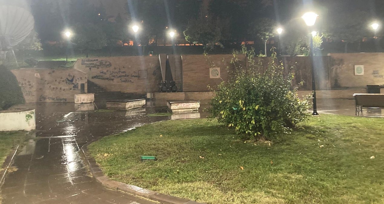 Parkta aşırı alkol alan 2 kız çocuğundan biri öldü Parkta aşırı alkol alan 2 kız çocuğundan biri öldü