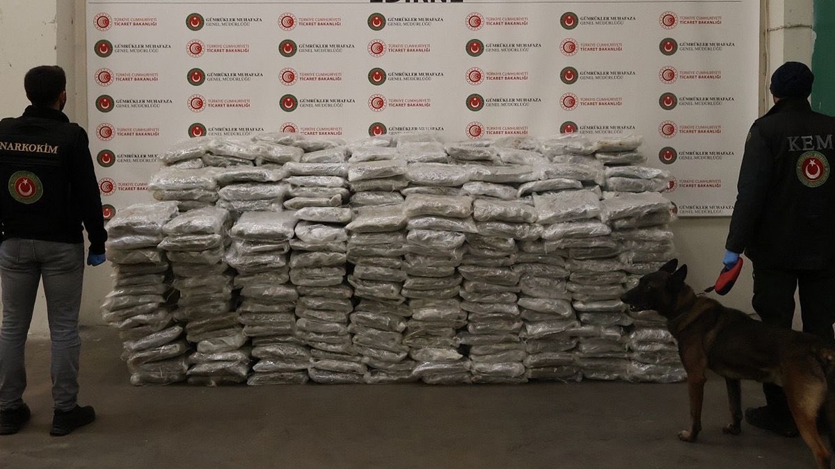 Edirne'de sınır kapılarında 524 kilo 336 gram uyuşturucu ele geçirildi