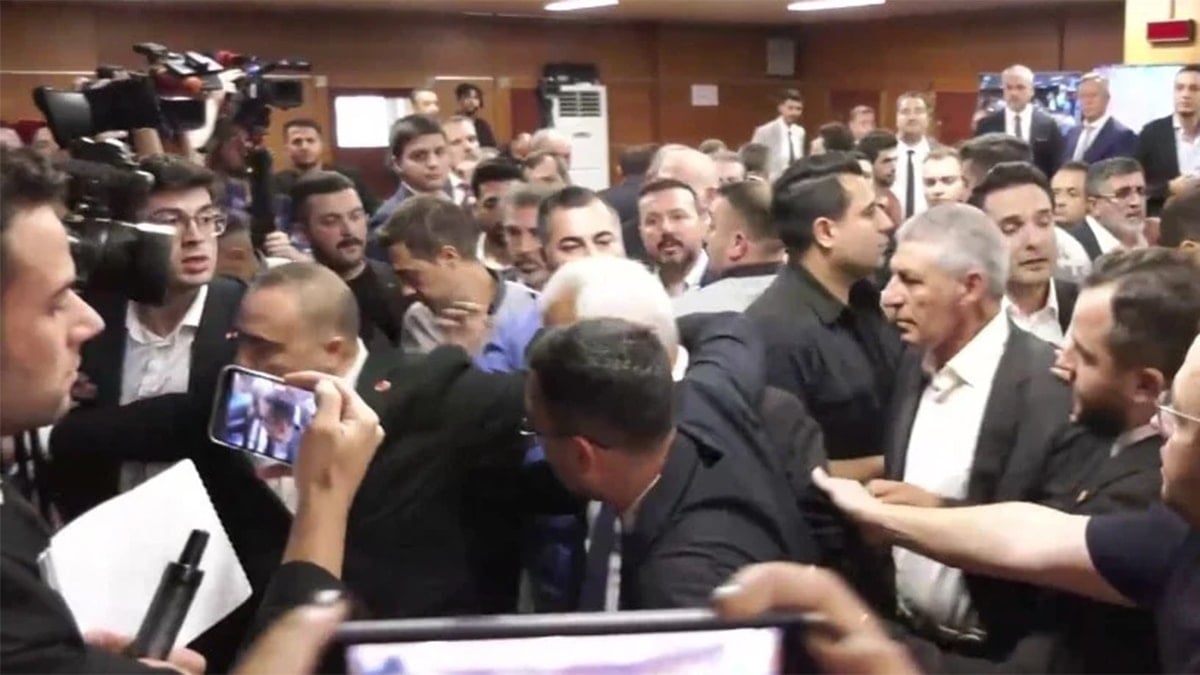 CHP Bayrampaşa’da çoğunluğu kaybetti