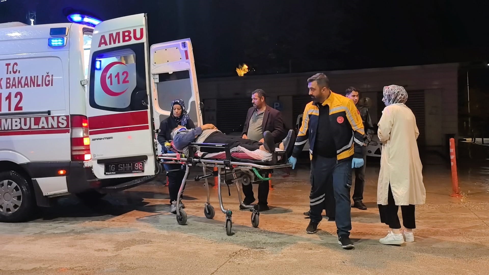 Ahırın çatısından düştü, ölümden böyle döndü!