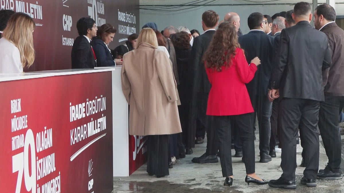 YSK 'devam' dedi: CHP İstanbul İl Kongresi başlıyor