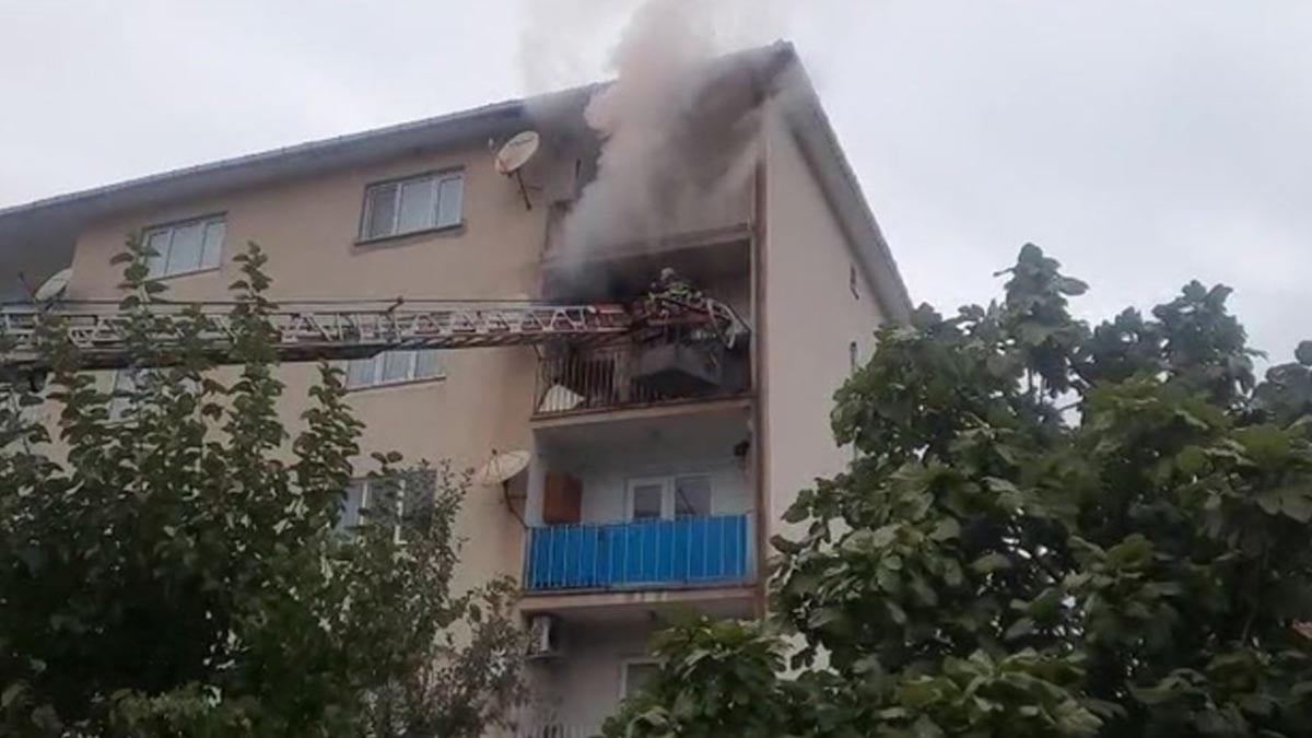 Cide’de balkona bırakılan köz yangına neden oldu