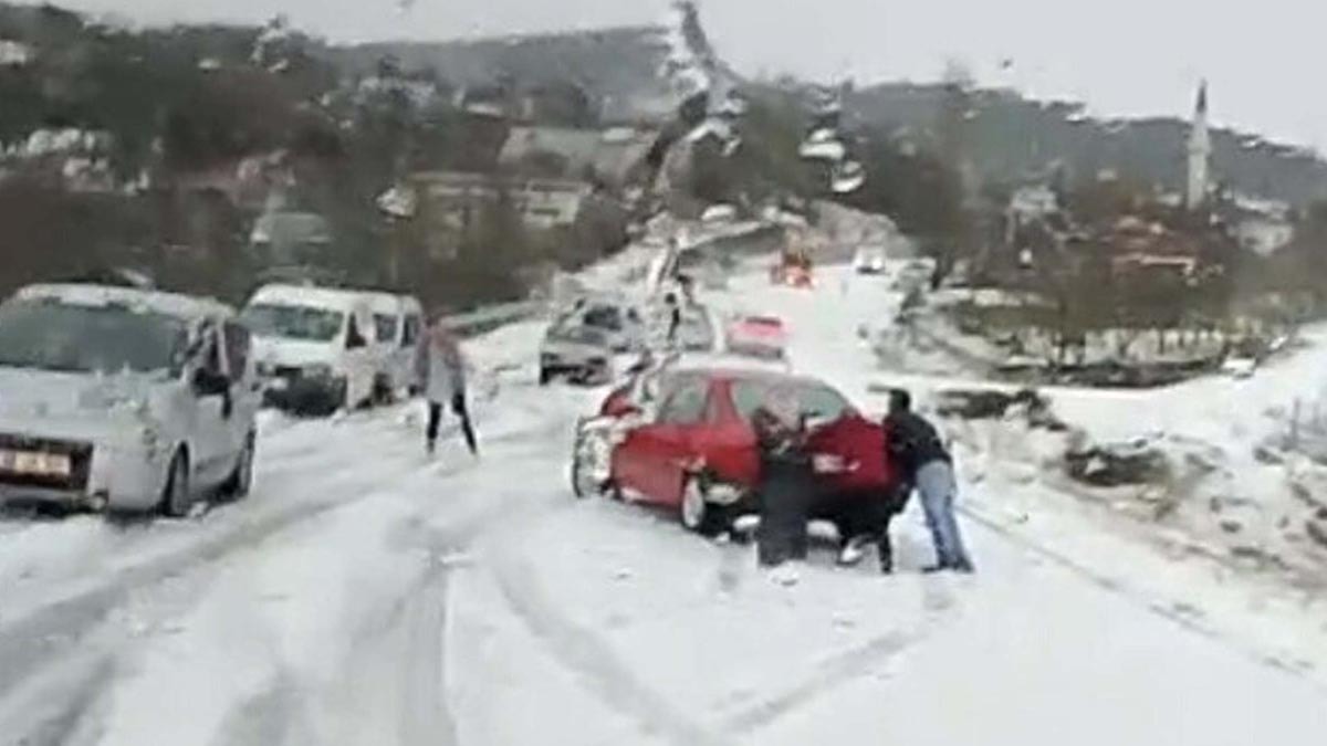 Seydikemer’de dolu yağdı: Sokaklar Beyaza Büründü