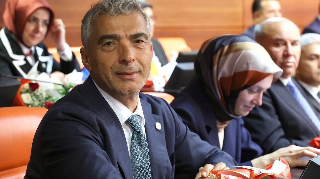 AKP’li vekile şok! Maden şirketi tribünde protesto edildi
