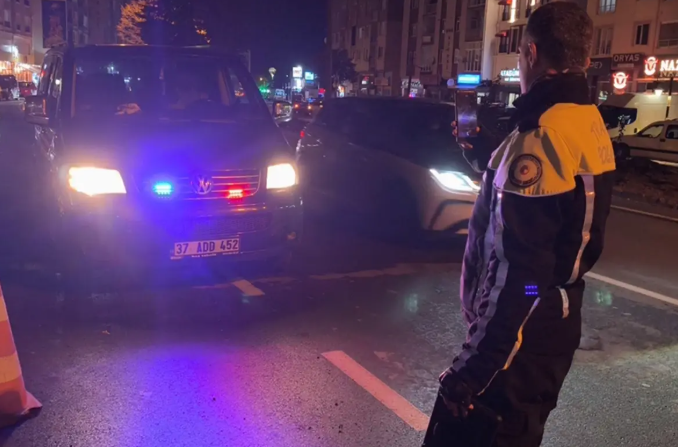 Pes dedirten cesaret! Sahte çakarlı araçla karakola girdi