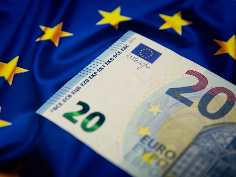 AB'den Meta ve TikTok'a kural ihlali suçlaması