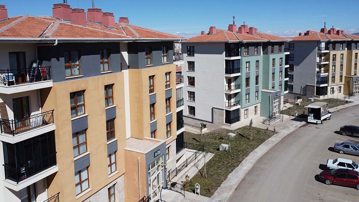 Erdoğan, 500 bin konut sözü verdi, Sivrice’de 300 ev hala ortada yok