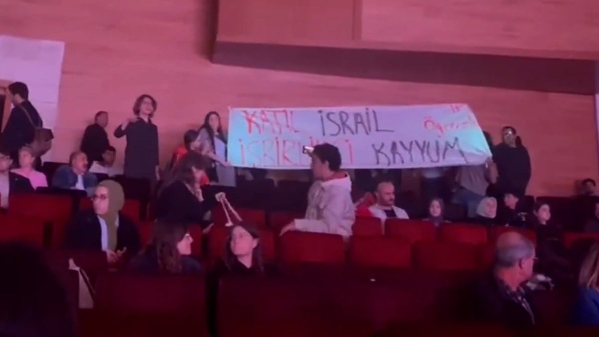 'Gazze' dersi vermeye çalışan rektöre ODTÜ öğrencilerinden protesto