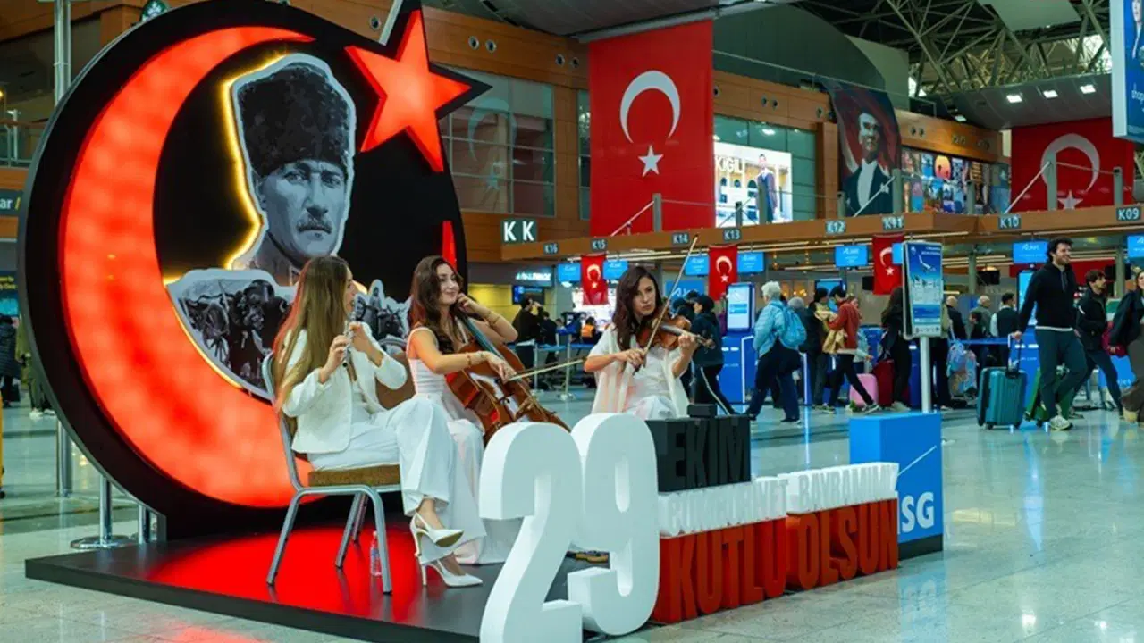 Cumhuriyet Bayramı Sabiha Gökçen Havalimanı'nda kutlandı
