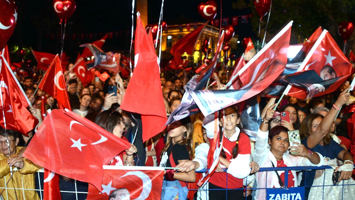 Bodrum’da binlerce kişi fener alayına katıldı