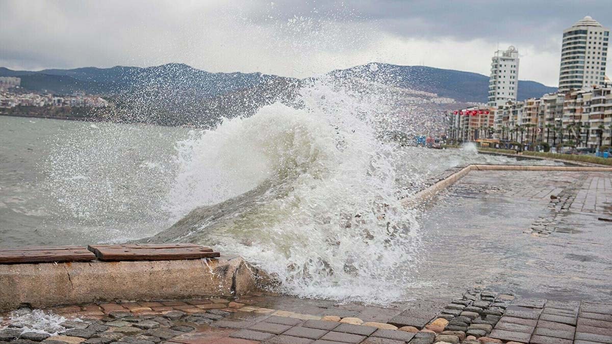 İzmir ve Kuzey Ege için fırtına uyarısı
