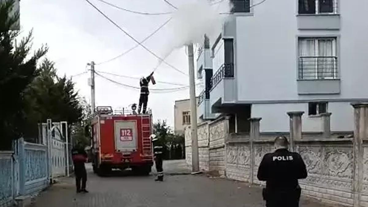 Mahallede panik anları: Siirt’te elektrik direği alev aldı