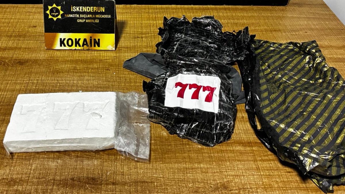 Hatay’da otomobilde 1 kilo 100 gram kokain ele geçirildi: 2 tutuklama