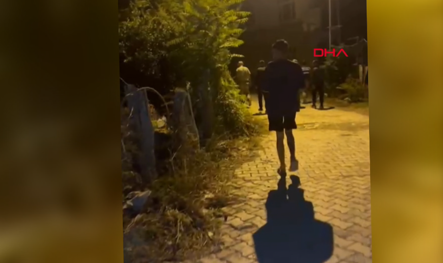 Hatay'da şişme botla ülkeye giren 26 kaçak göçmen yakalandı