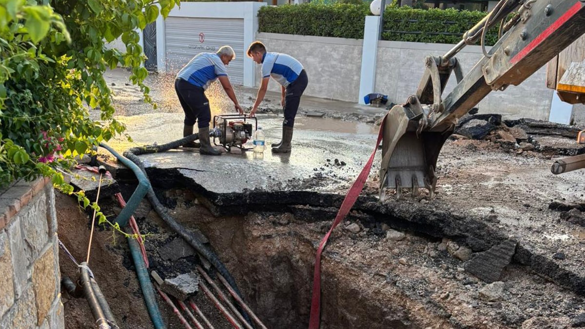 Susuzlukla mücadele edilen kentte tonlarca su boşa aktı