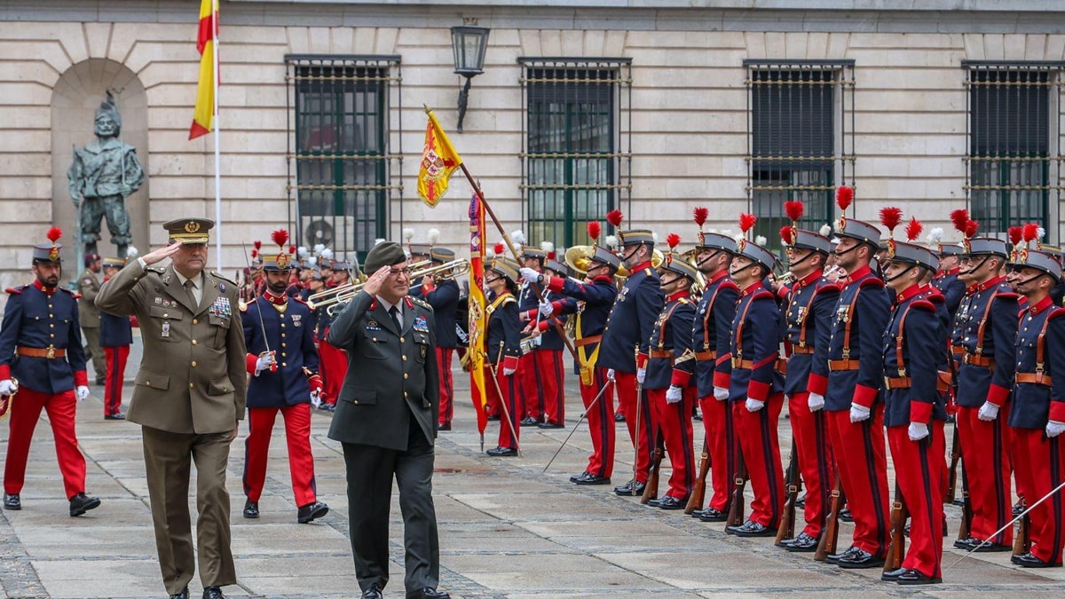Kara Kuvvetleri Komutanı İspanya'da
