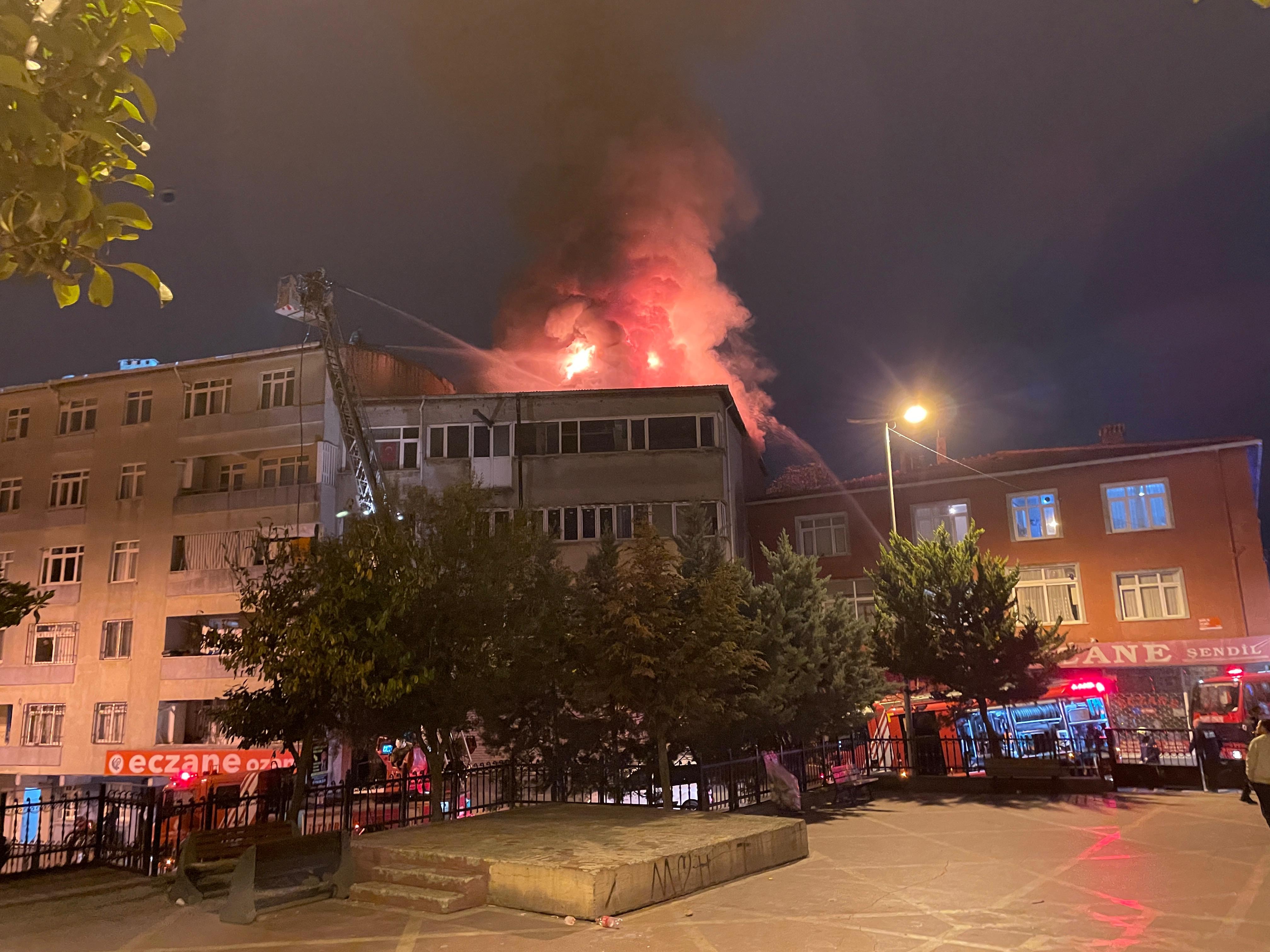 istanbulbeyoglundasevgilisininisy970066288101jpg-W00zQuRVPEytC7M7l6-jbw.jpg
