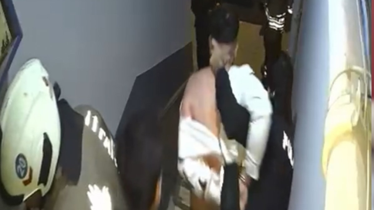 20 yaşındaki genç annesine dehşeti yaşattı: İtfaiye kapıyı kırdı