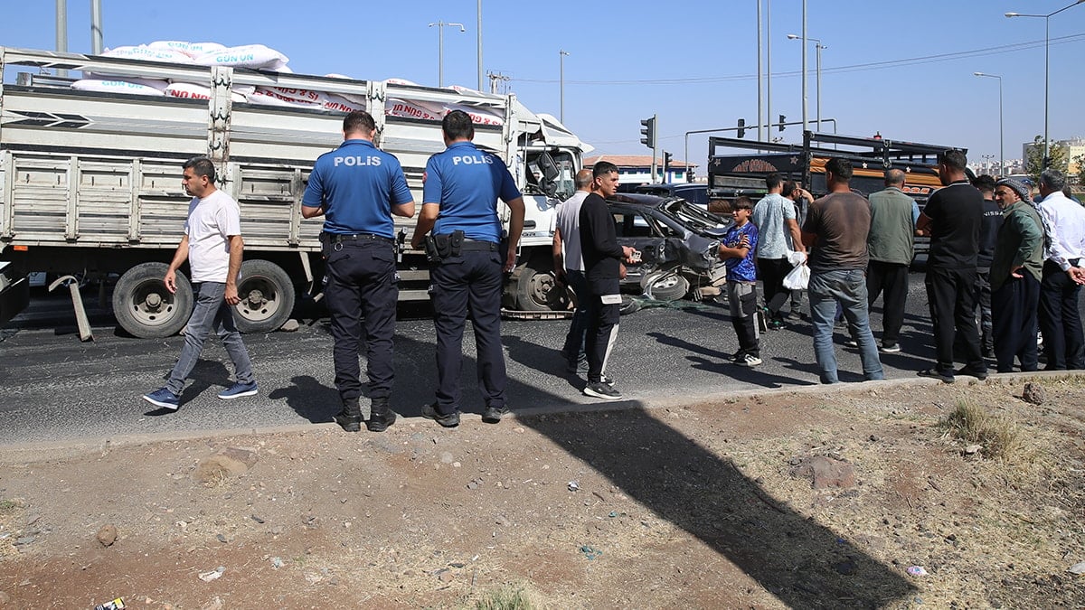 Diyarbakır'da zincirleme trafik kazası: 12 kişi yaralandı