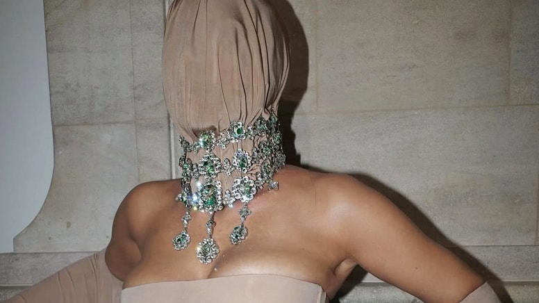 Kırmızı halıda yıldızlar geçidi... Ünlü ismi kimse tanıyamadı