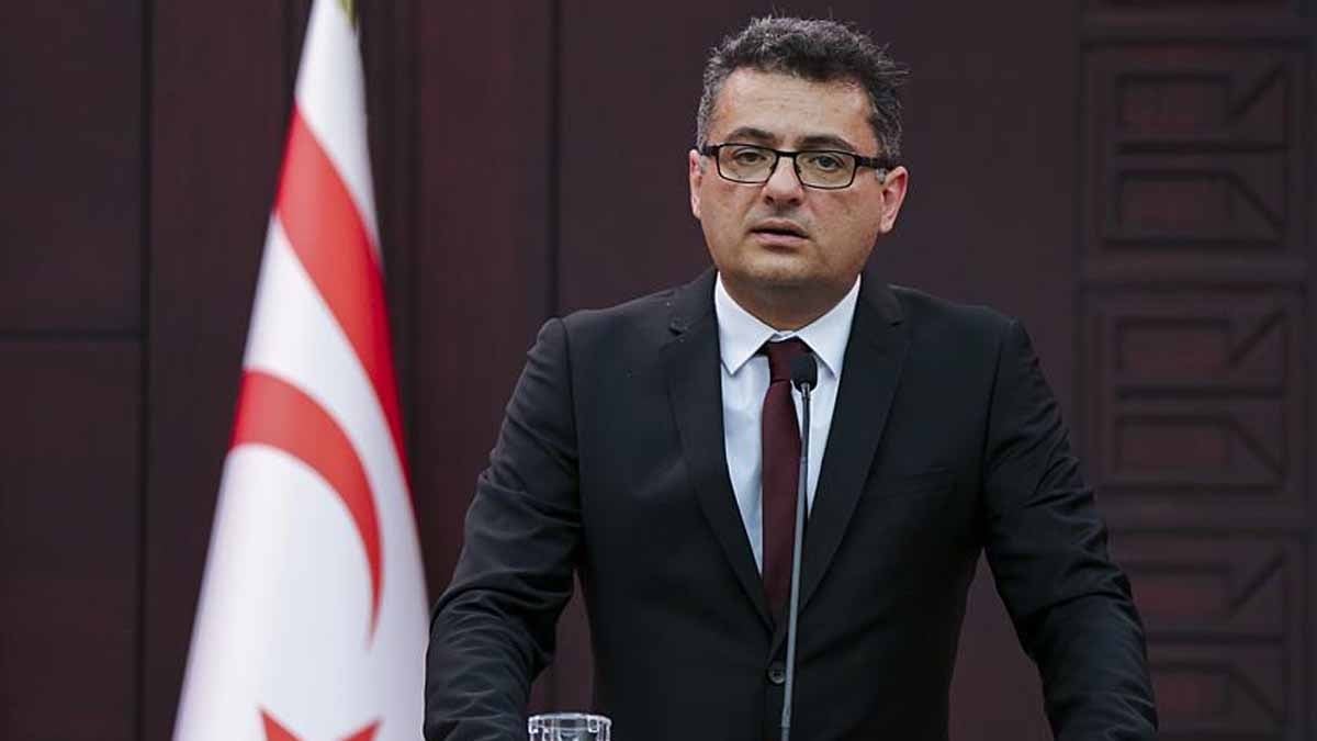Kıbrıs'ta yeni dönem: AKP ve MHP'nin desteklediği Tatar'a karşı seçimi kazanan Tufan Erhürman kimdir?