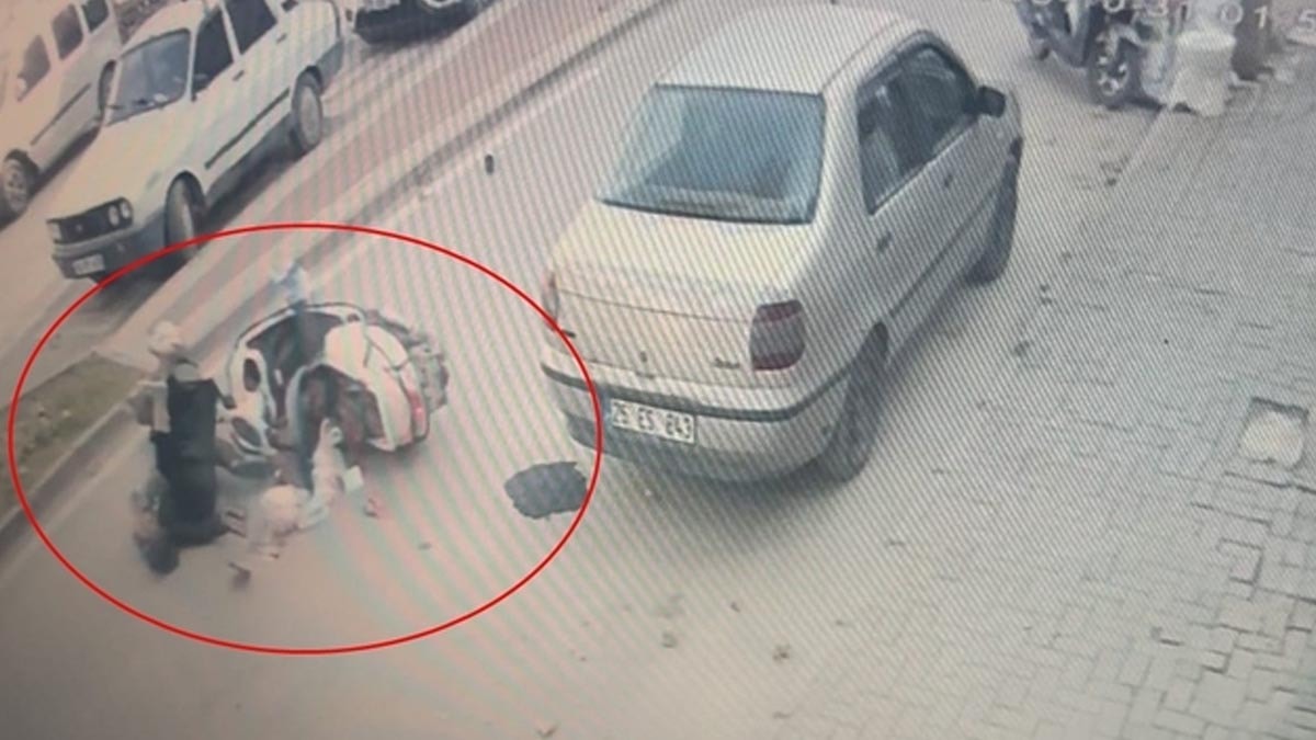İnegöl’de motosiklet yayaya çarptı