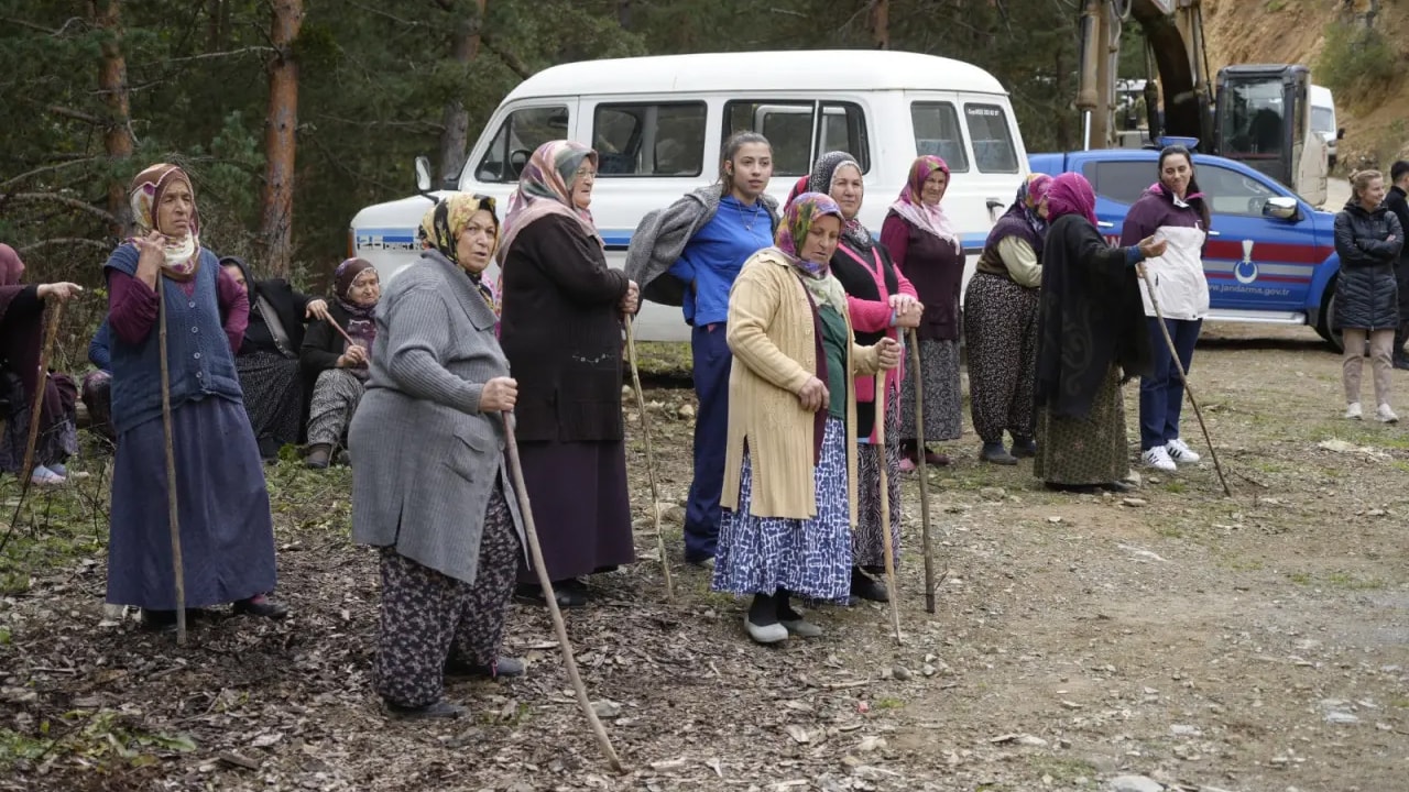 Köylü kadınlar direndi, maden araması durdu