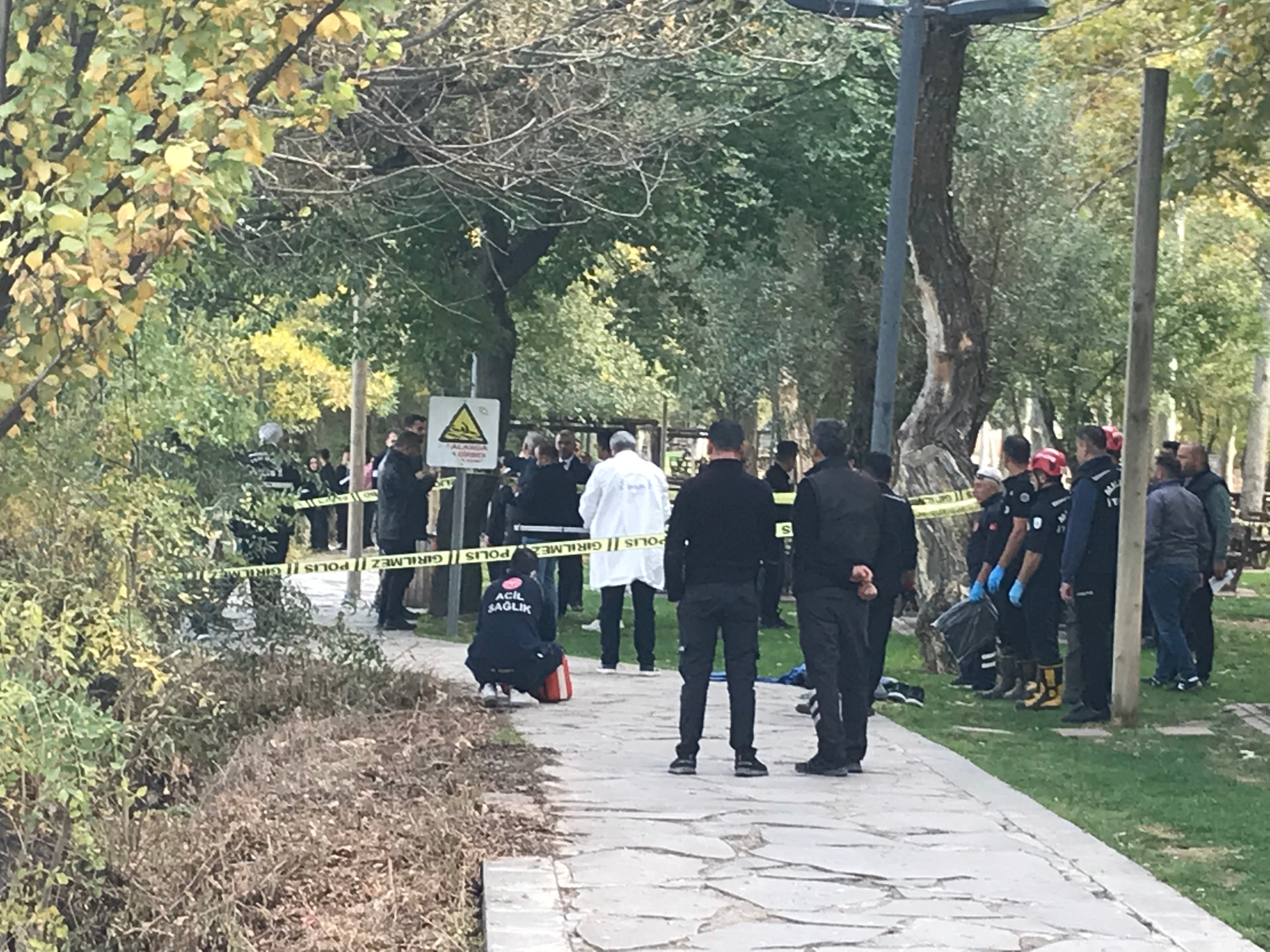 Pikniğe giden öğrenciler gölette kadın cesedi buldu