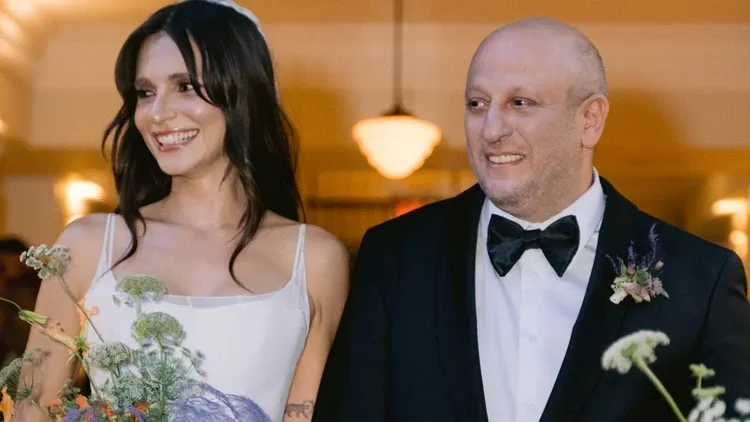 Yeni anne olan genç sanatçı ifade için beklerken zor anlar yaşadı