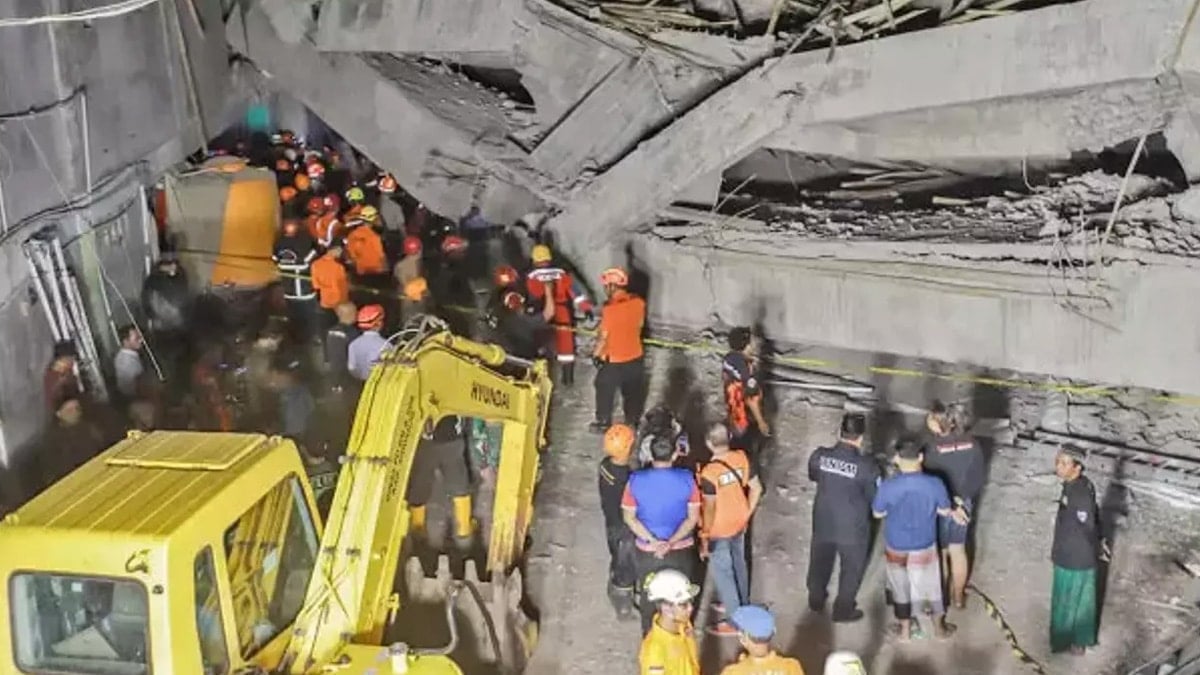 Endonezya'da yatılı okul binası çöktü: 54 öğrenci öldü