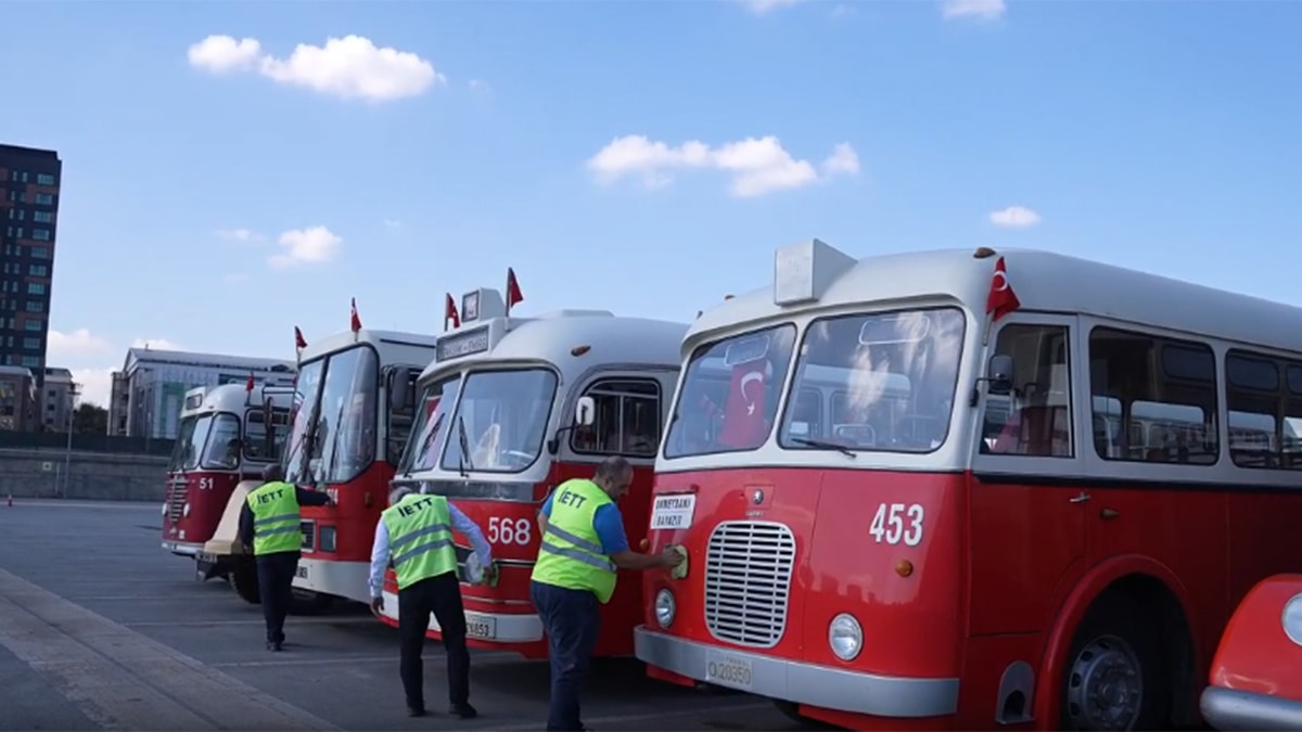 İETT'nin otobüsleri Cumhuriyet Bayramı'na hazırlanıyor