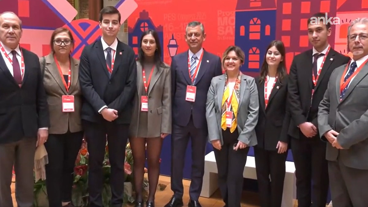 Özgür Özel'den Hollanda temasları: Kongre İmamoğlu ile açıldı