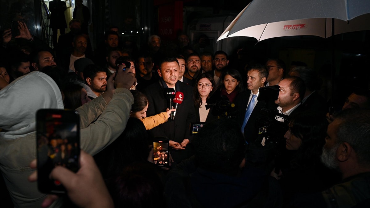 Özgür Çelik: Özgürlüklere zincir vurulmasına teslim olmayacağız