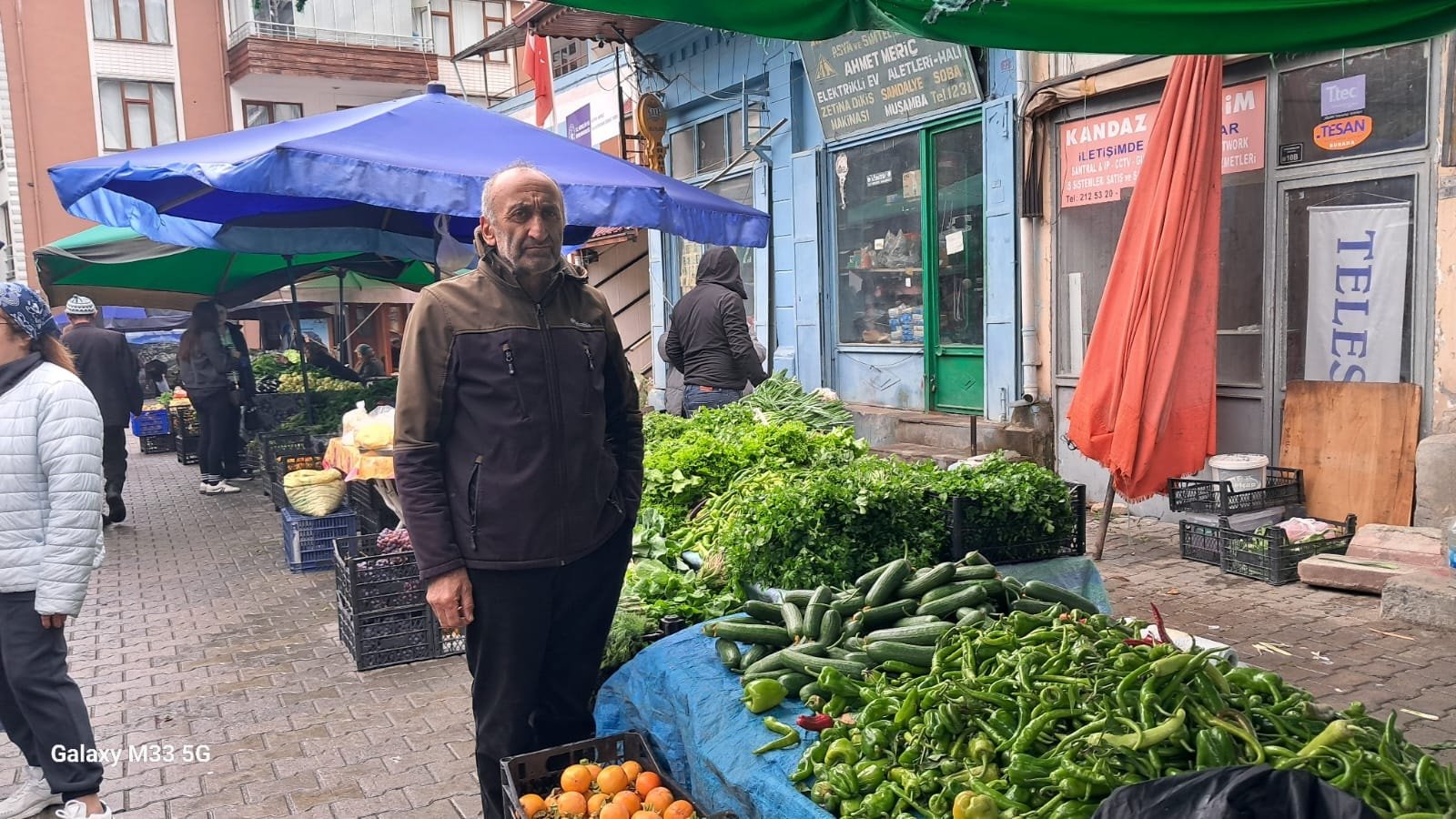 Artvin pazarında kışlık ürün tezgahı