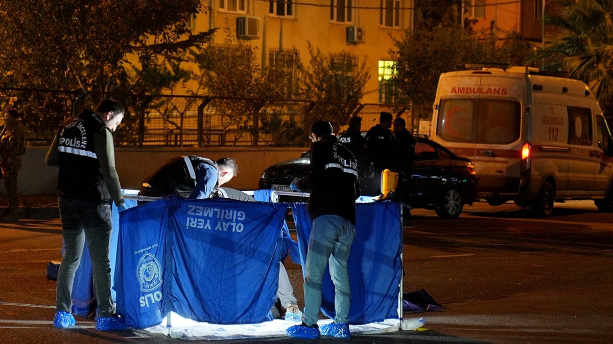 Silahlı saldırıya uğradı: Üzerinde 'polis' yazılı yelekle ölü bulundu!