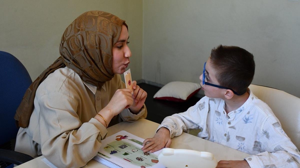 Öğretmenliği bıraktı, kendisini Serebral Palsili oğluna adadı